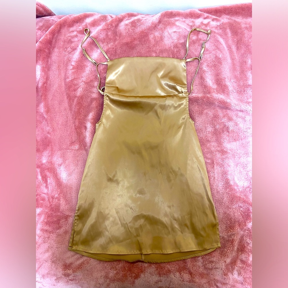 Gold mini dress with opened back